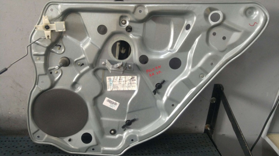 Macara geam dreapta spate vw polo 9n 6q4839402f