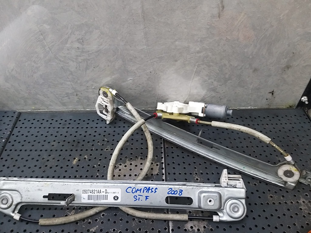 Macara geam electric cu motoras stanga fata jeep compass 1 05074821aa