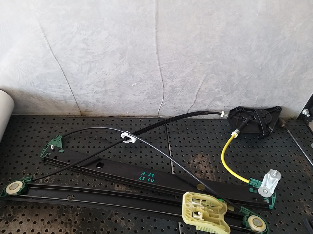 Macara geam electric dreapta fata audi a3 8y 8y0837462 e04175101