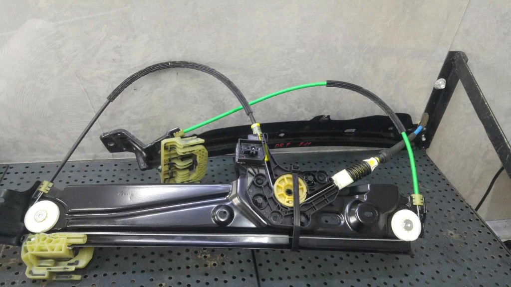 Macara geam electric dreapta fata bmw seria 5 f11 7182112f10s 7227130f18s