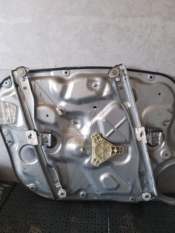 Macara geam electric dreapta fata kia ceed 1 824801h130