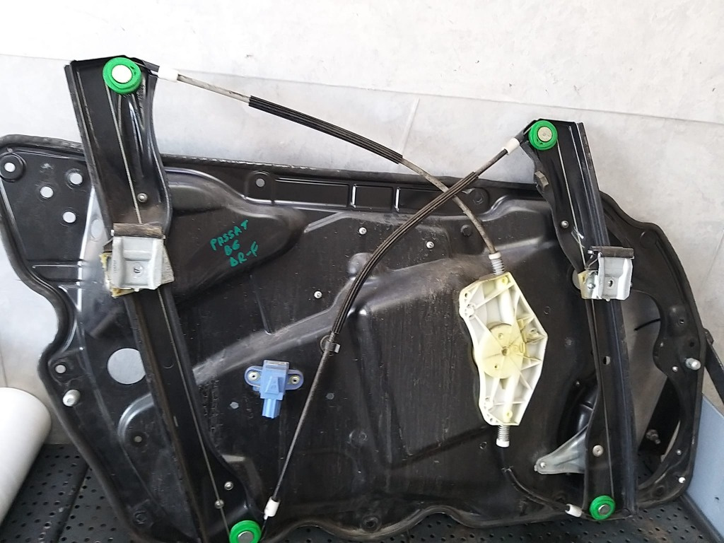 Macara geam electric dreapta fata vw passat b6 3c 3c1837756l 981220109