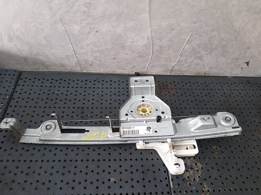 Macara geam electric dreapta spate dodge caliber 05074232aa