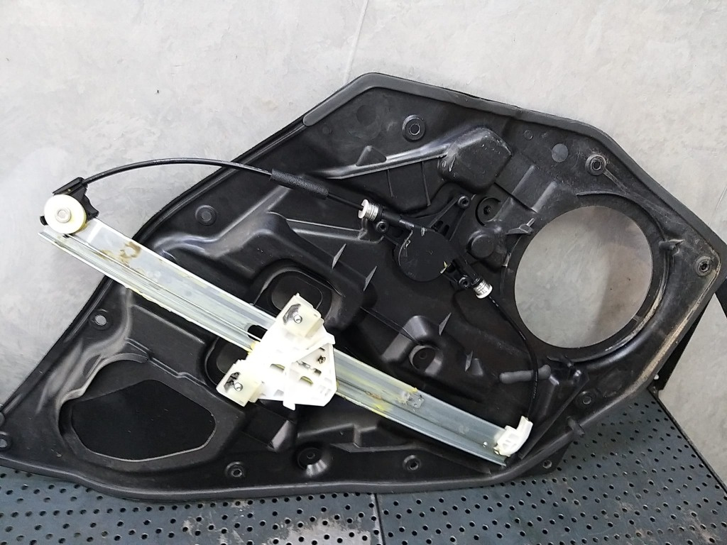 Macara geam electric dreapta spate mazda 2 de d6517297xc