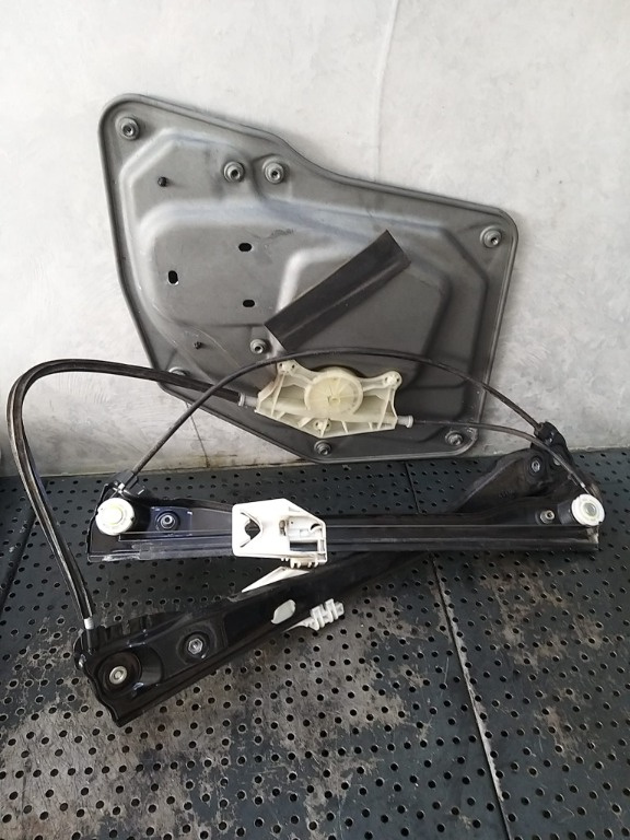 Macara geam electric stanga fata skoda superb 2 3t facelift