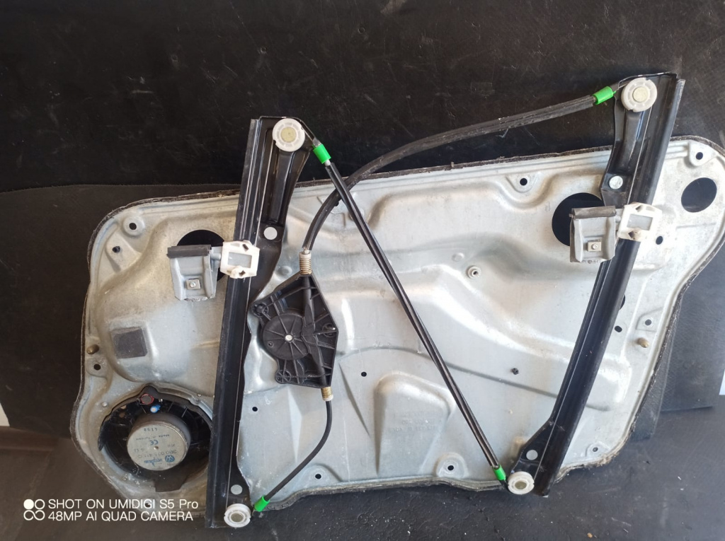 Macara geam electrica stanga fata VW JETTA 3 2005 > 2010 COD- 1J4837755