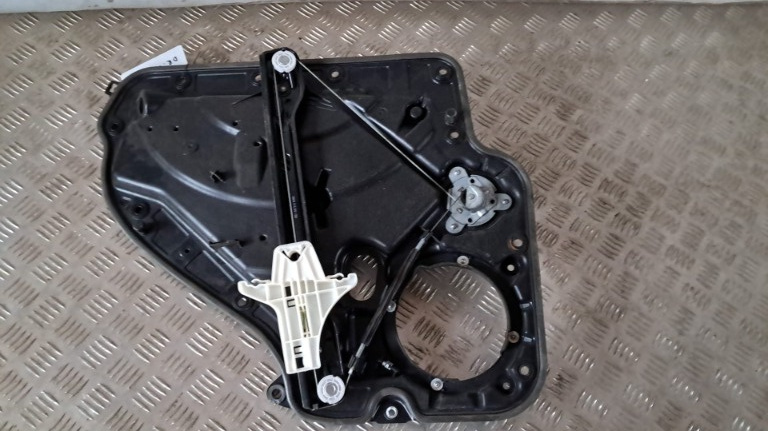 Macara geam mecanica usa dreapta spate Vw Golf 6 hatchback an 2010