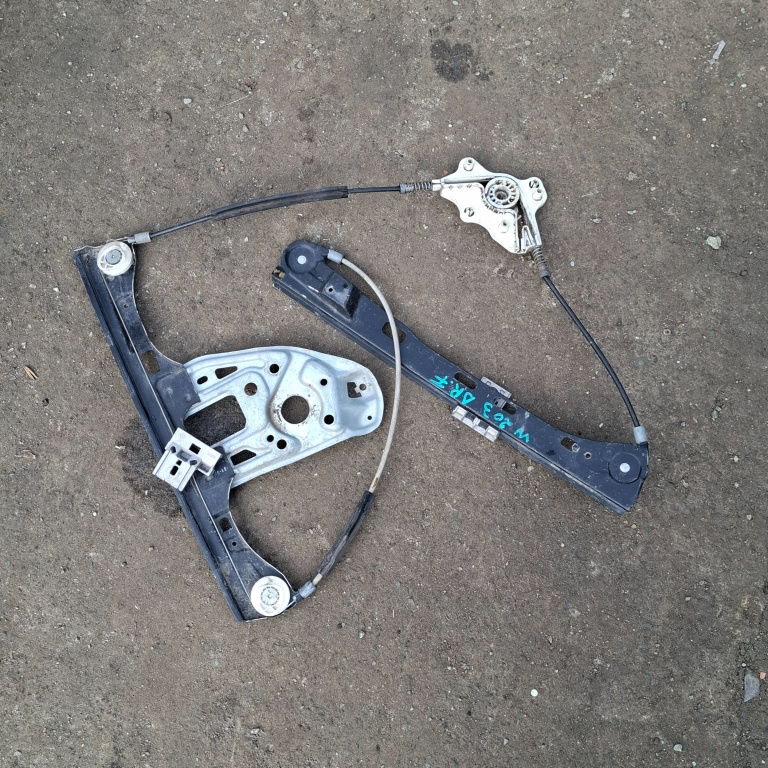 Macara Geam Mercedes-Benz C-Class (W203) 2000-2007 Dreapta Electrica A2037201846, 2037201846, 5720