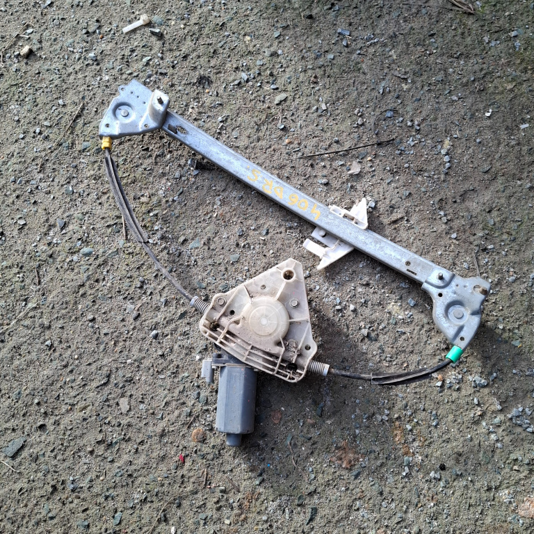 Macara Geam Peugeot 406 1995-2004 Spate Dreapta Electrica 9636619380, 0130821924 Bosch
