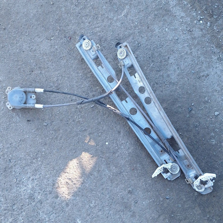 Macara Geam Renault Megane 2 2002-2010 Fata Stanga Electrica