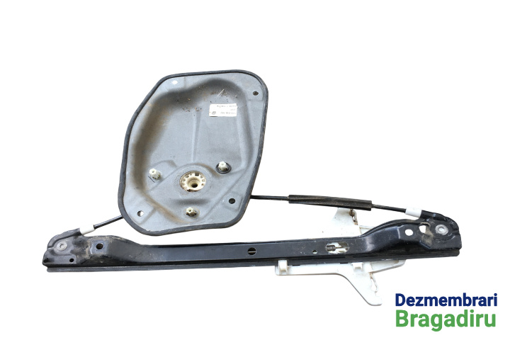 Macara geam spate dreapta electrica Cod: 1K5839462 1K5839462 Volkswagen VW Jetta 5 [2005 - 2011] Sedan 4-usi 1.9 TDI MT (105 hp) Cod motor: BKC, Cod cutie: GQQ, Cod culoare: LA7W