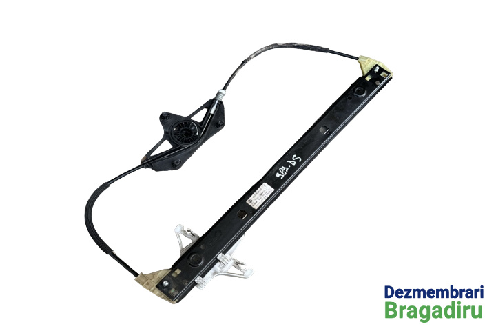 Macara geam spate dreapta electrica Cod: 5E0839462 Skoda Octavia 3 [2013 - 2017] Combi wagon 5-usi 1.6 TDI DSG (110 hp) Cod motor: CXXB, Cod cutie: RER, Cod culoare: LF8H-4K4K