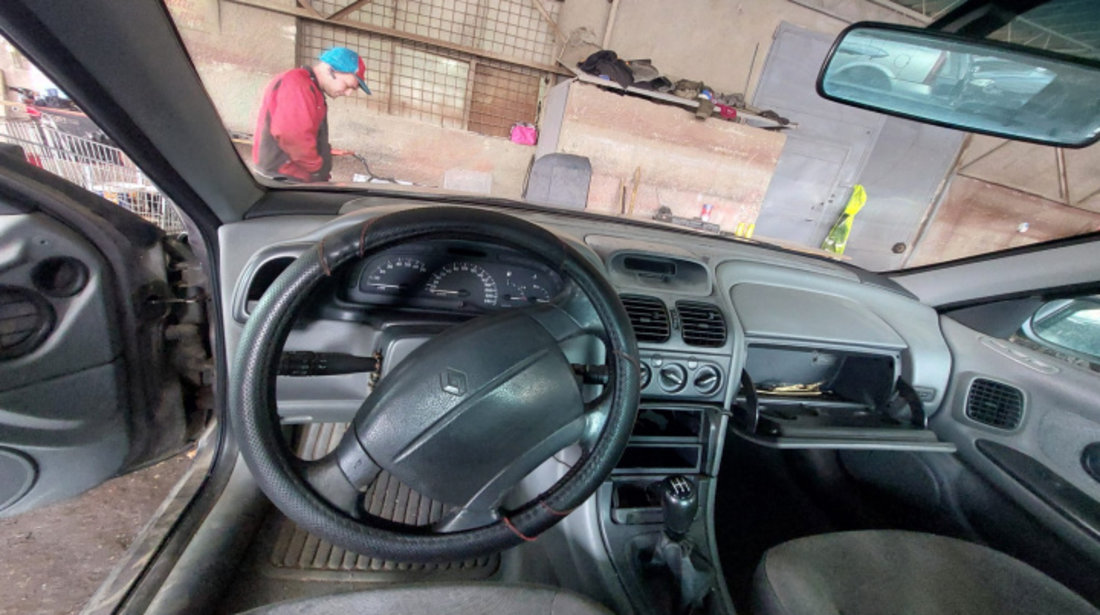 Macara geam spate stanga manuala Renault Laguna [facelift] [1998 - 2001] Liftback 1.9 DCi MT (110 hp)