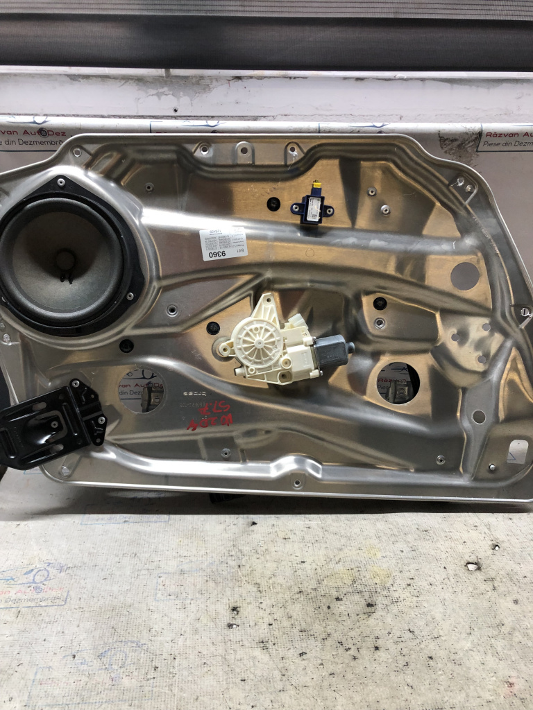 Macara geam stânga fata Mercedes C-Class W204 2011, A2128201102