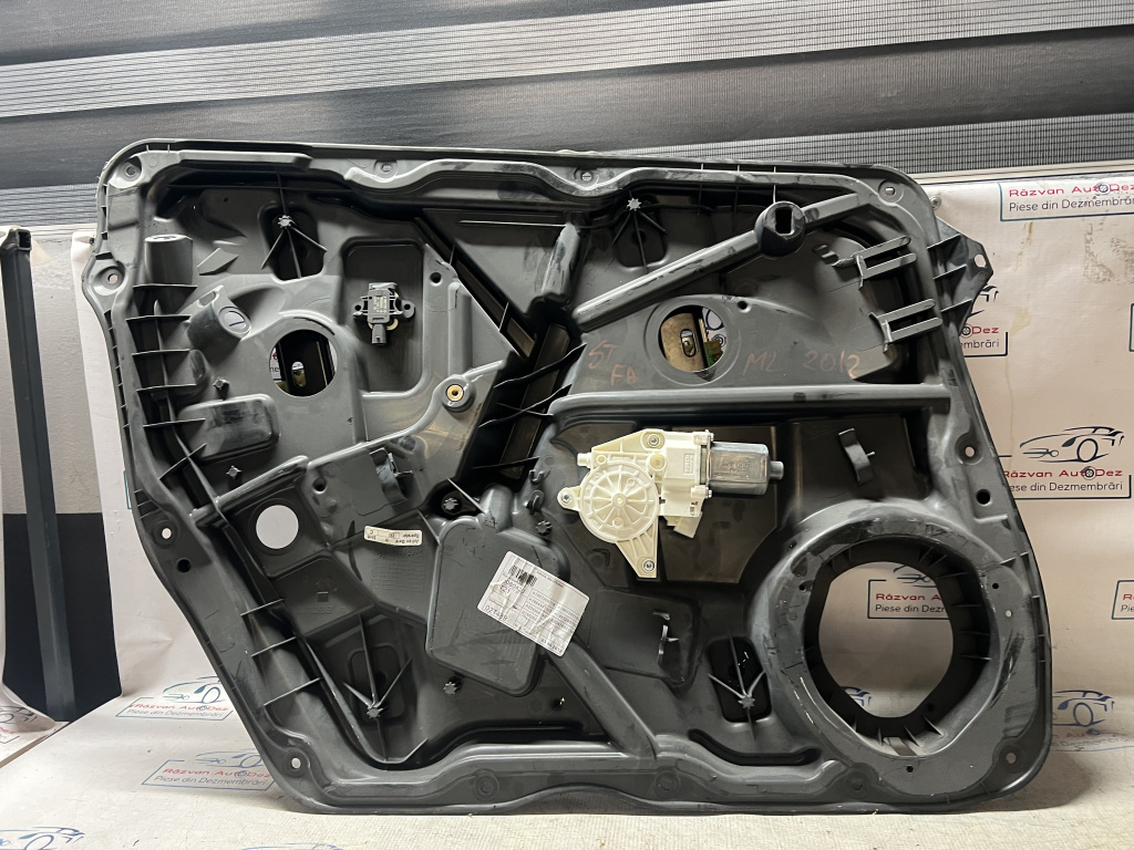 Macara geam stânga fata Mercedes ML 2012, A1667200179
