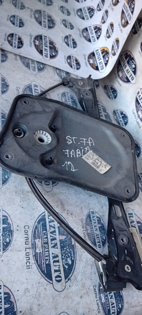 Macara geam stânga fata Skoda Fabia 2 2010