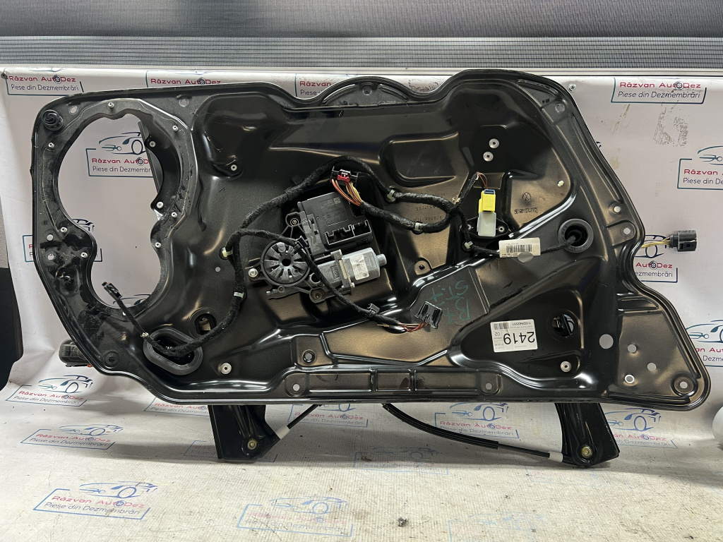 Macara geam stânga fata Volkswagen Passat B7 2011