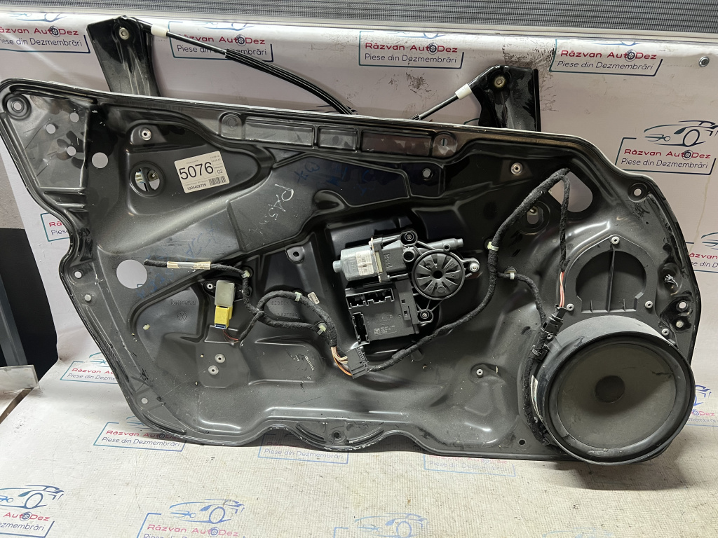 Macara geam stânga fata Volkswagen Passat B7 2012
