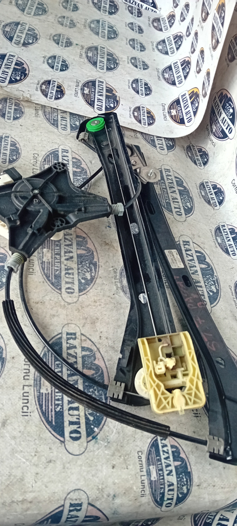 Macara geam stânga fata Volkswagen Passat B8 2012