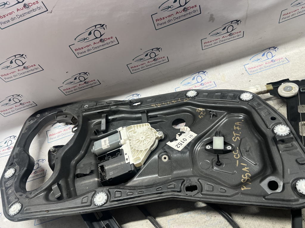 Macara geam stânga fata Volkswagen Passat CC 2010