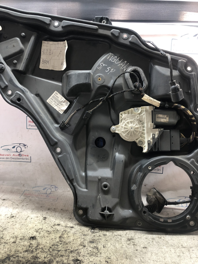 Macara geam stânga fata Volkswagen Tiguan 2008, 5N0839729F