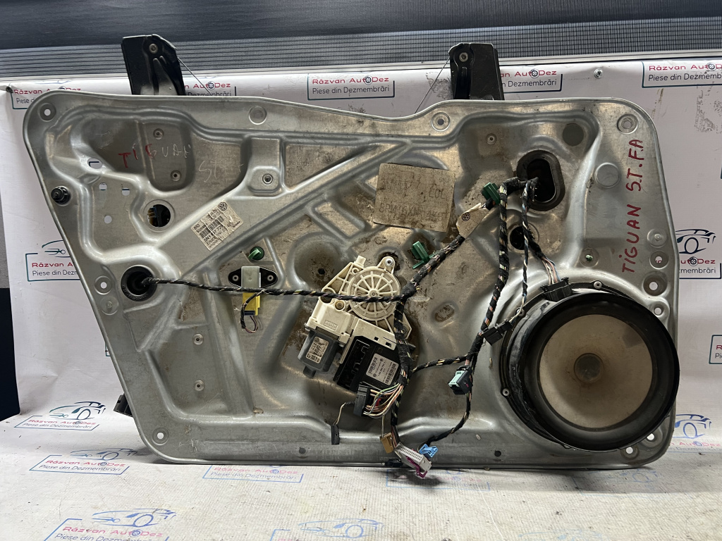 Macara geam stânga fata Volkswagen Tiguan 2012, 5N1837729