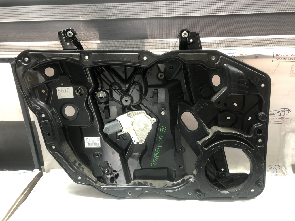Macara geam stânga fata Volkswagen Touareg - Motorina 2012, 7P6837755C