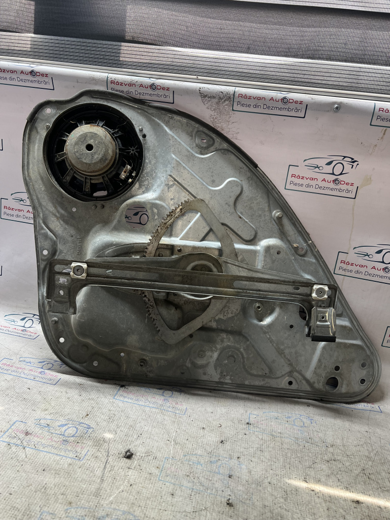 Macara geam stânga spate Ford Focus 2 Hatchback 2010