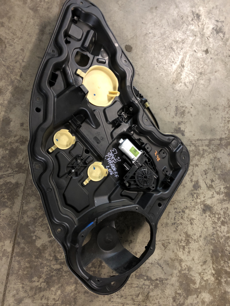 Macara geam stânga spate Jeep Cherokee 2.2 Motorina 2016, 68227457AA