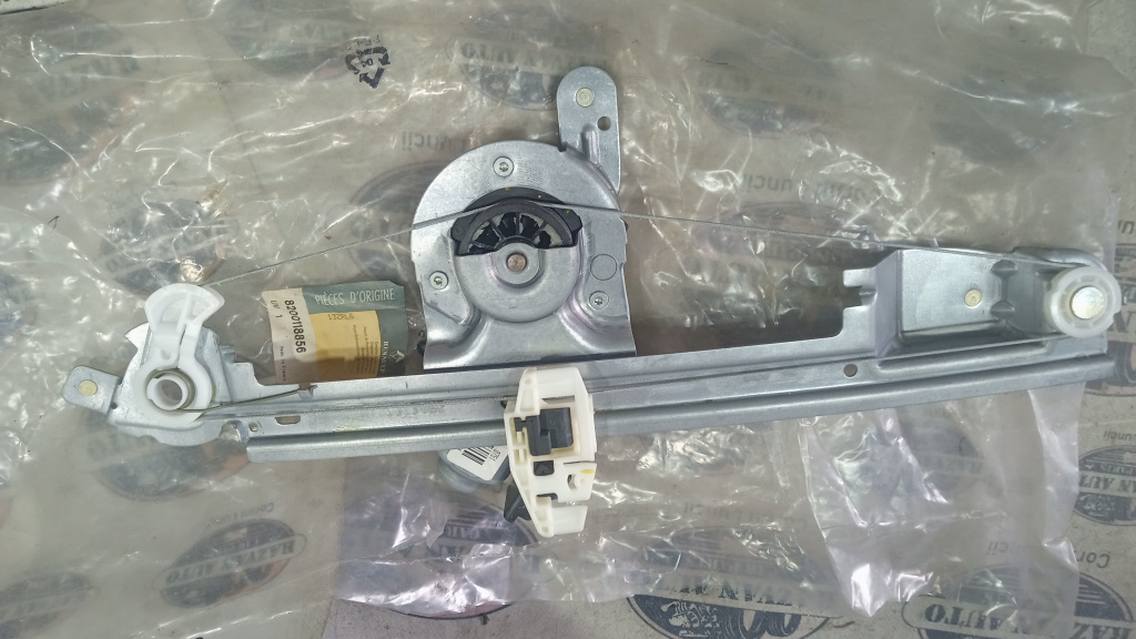 Macara geam stânga spate Renault Scenic, 8200118856