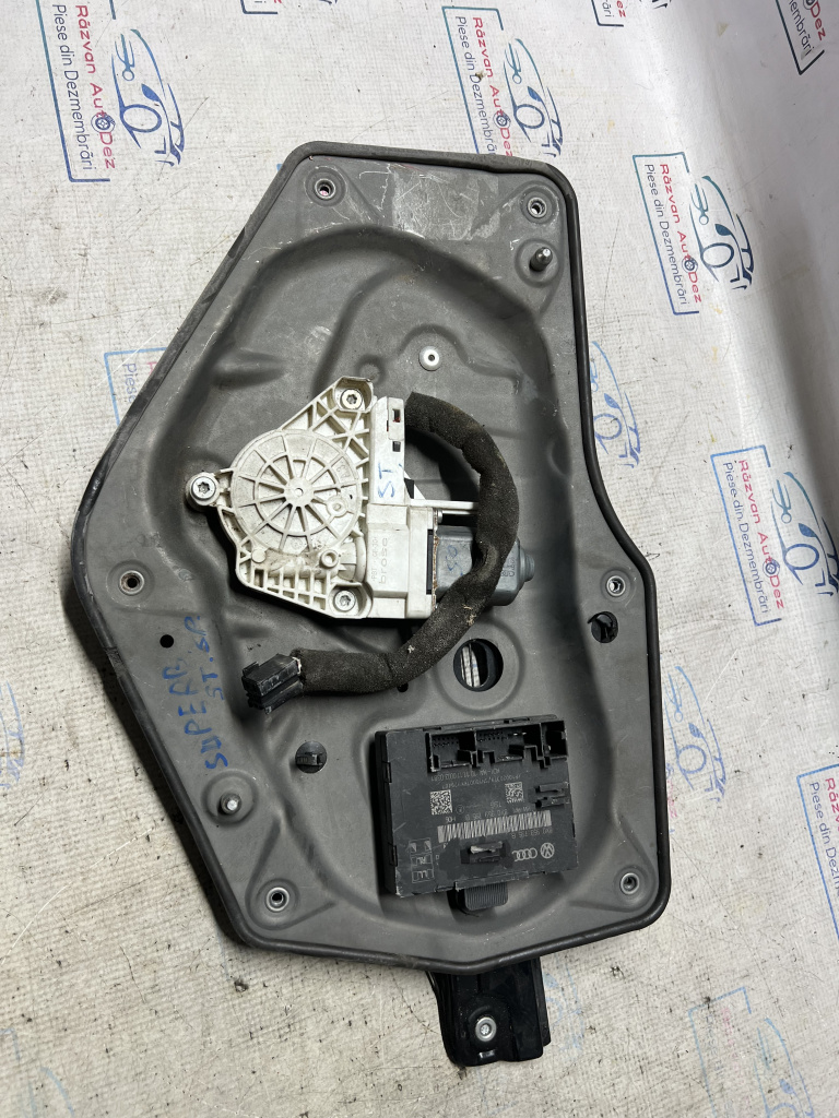 Macara geam stânga spate Skoda Superb 2 2010
