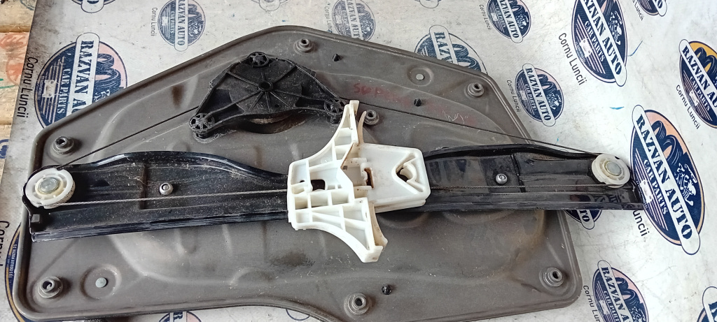 Macara geam stânga spate Skoda Superb 2 2011