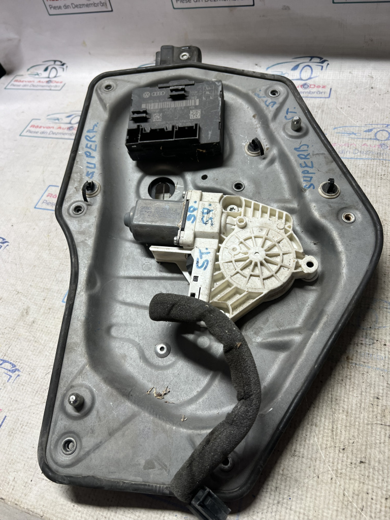 Macara geam stânga spate Skoda Superb 2 2012