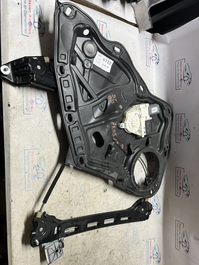 Macara geam stânga spate Volkswagen Passat CC 2011
