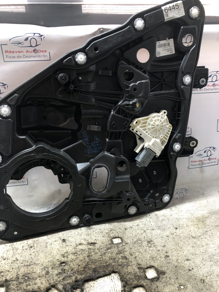 Macara geam stânga spate Volkswagen Touareg 2012