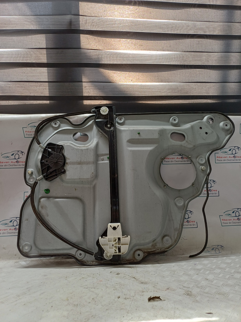 Macara geam stânga spate Volkswagen Touran - Motorina 2012, 1T0839729Q