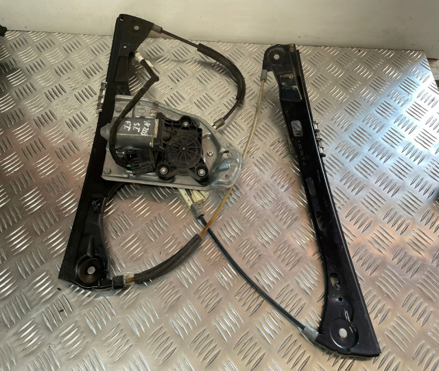 Macara geam stanga fata A2037201746 Mercedes-Benz C-Class W203 [2000 - 2004]