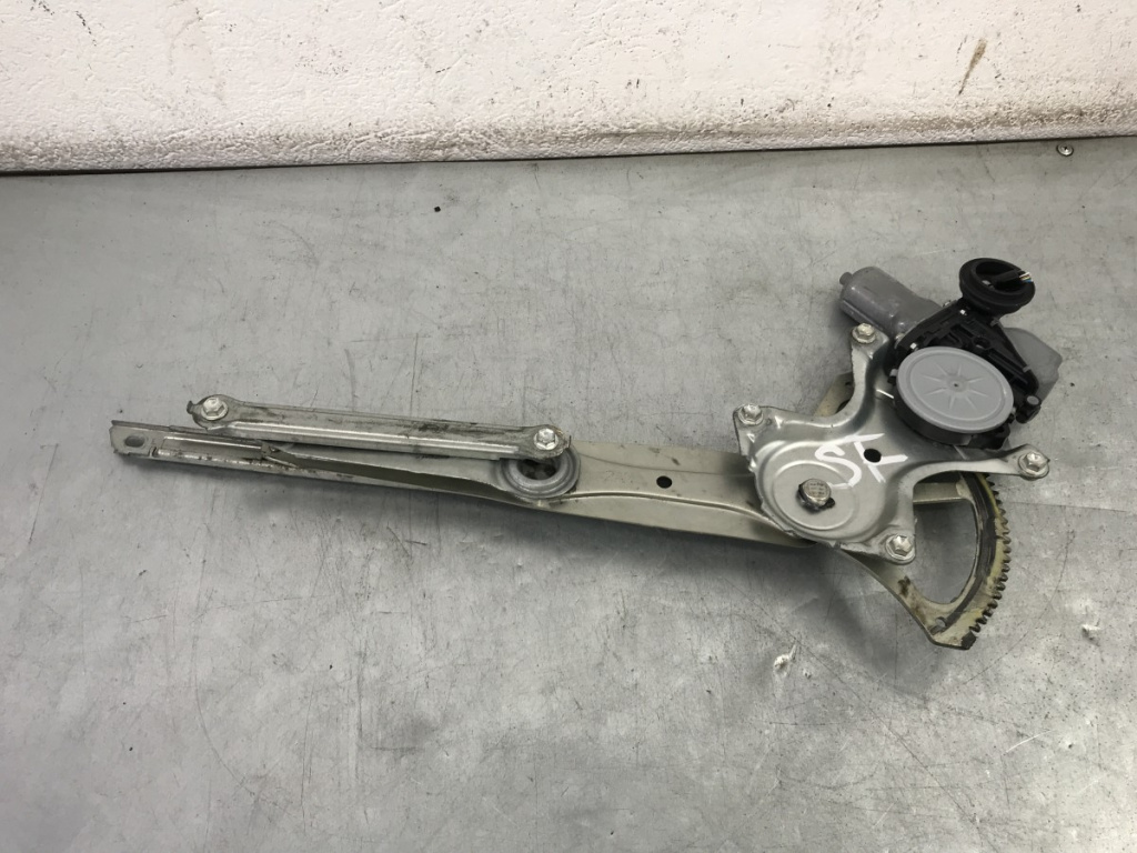 Macara geam stanga fata Lexus CT 200h sedan 2012 (8572075060)