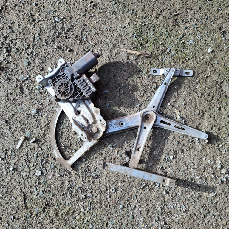 Macara Geam Stanga Fata Opel Astra H 200