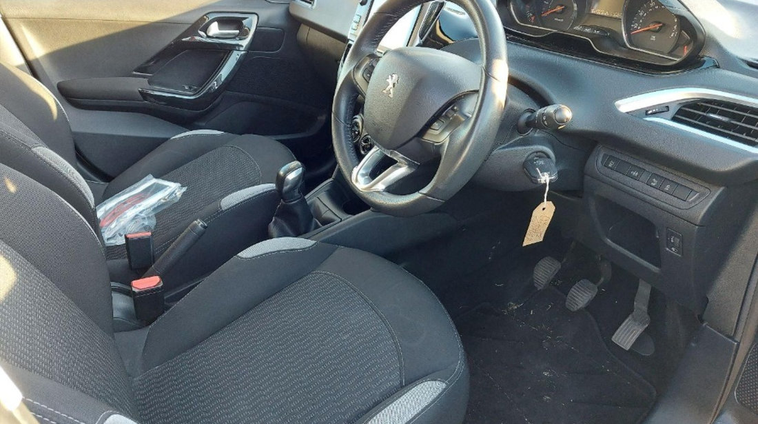 Macara geam stanga fata Peugeot 208 2015 HATCHBACK 1.2 i EB2F