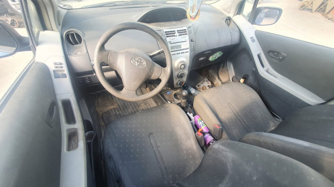 Macara geam stanga fata Toyota Yaris 2007 hatchback 1.0 benzina