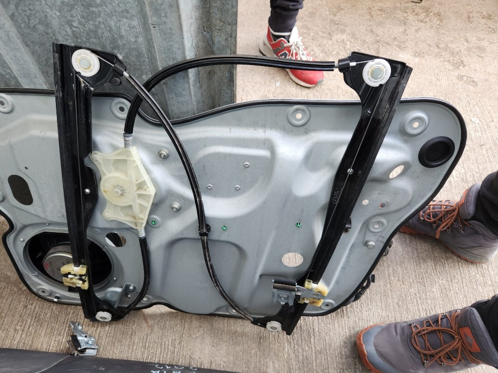 Macara Geam Stanga Fata Volkswagen Touran 1T3 2010 - 2015