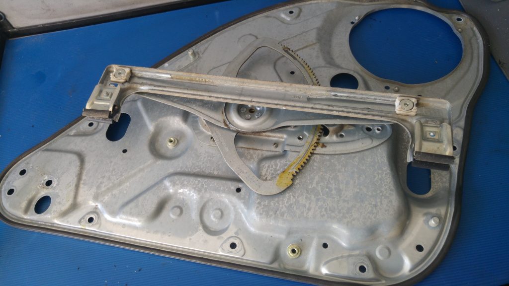Macara geam stanga spate ford focus 2 3m51-r27001-bh
