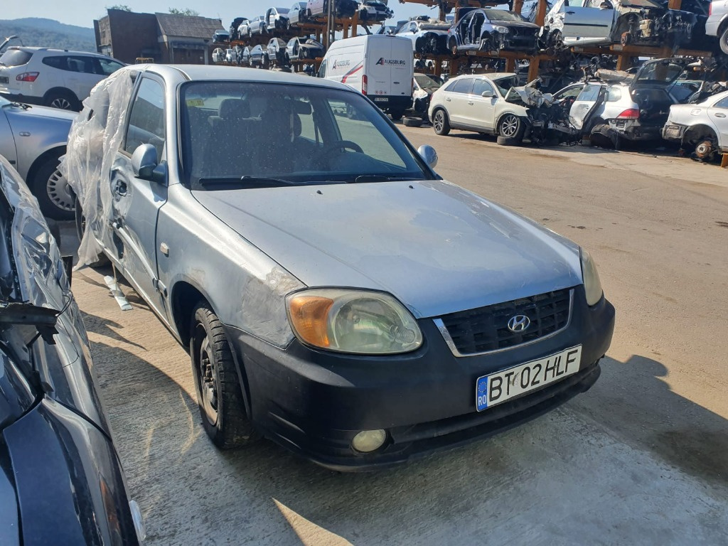 Macara geam stanga spate Hyundai Accent 2004 berlina 1.3 benzina