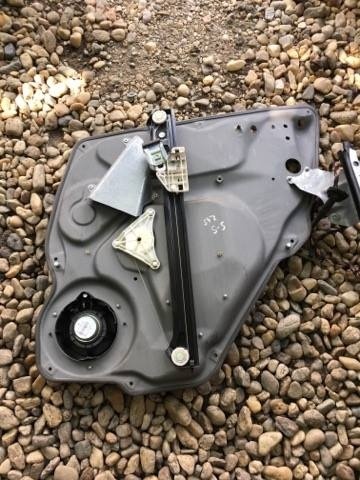 Macara geam stanga spate Mercedes B class w245 2008