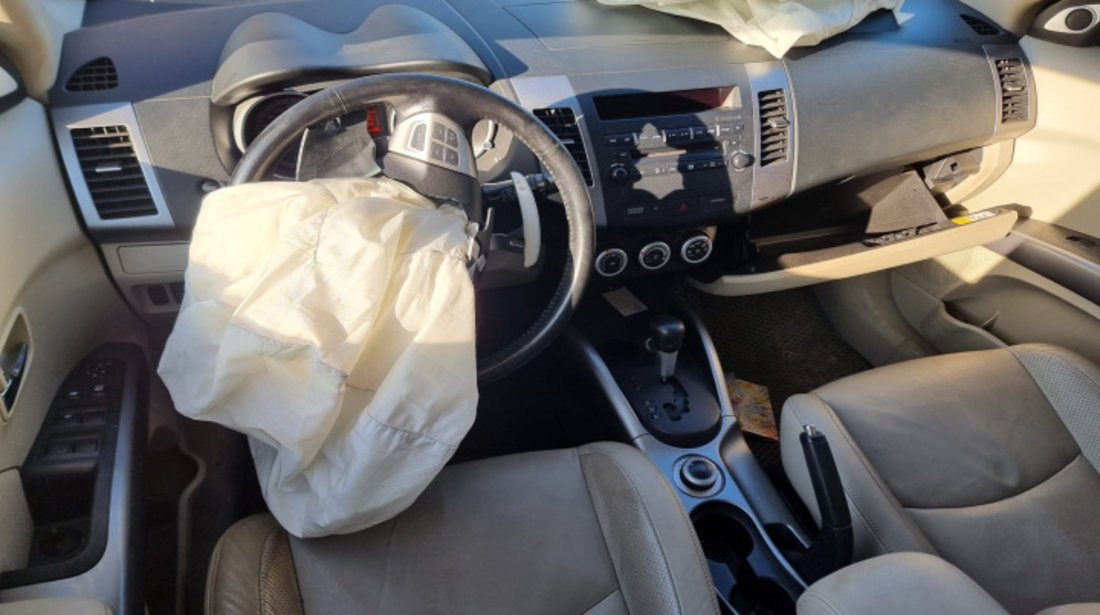 Macara geam stanga spate Mitsubishi Outlander 2010 SUV 3.0