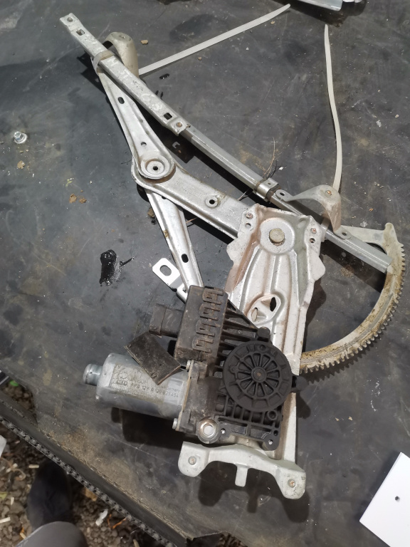Macara Geam Stanga Spate Opel Astra H 2004-2012 Electrica