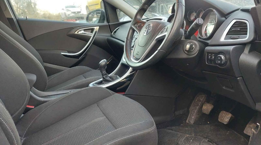 Macara geam stanga spate Opel Astra J 2011 HATCHBACK 1.4i A14XER