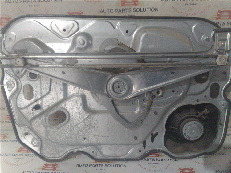 Macara geam usa dreapta fata FORD FOCUS 2 an fabr.2009