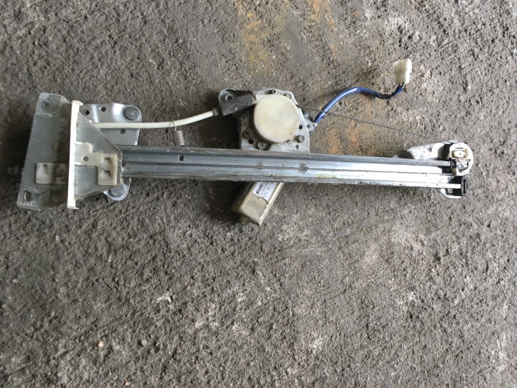 Macara geam usa dreapta fata Mazda 626 GE [1991 - 1997] Liftback 2.0 MT (116 hp) 2.0i